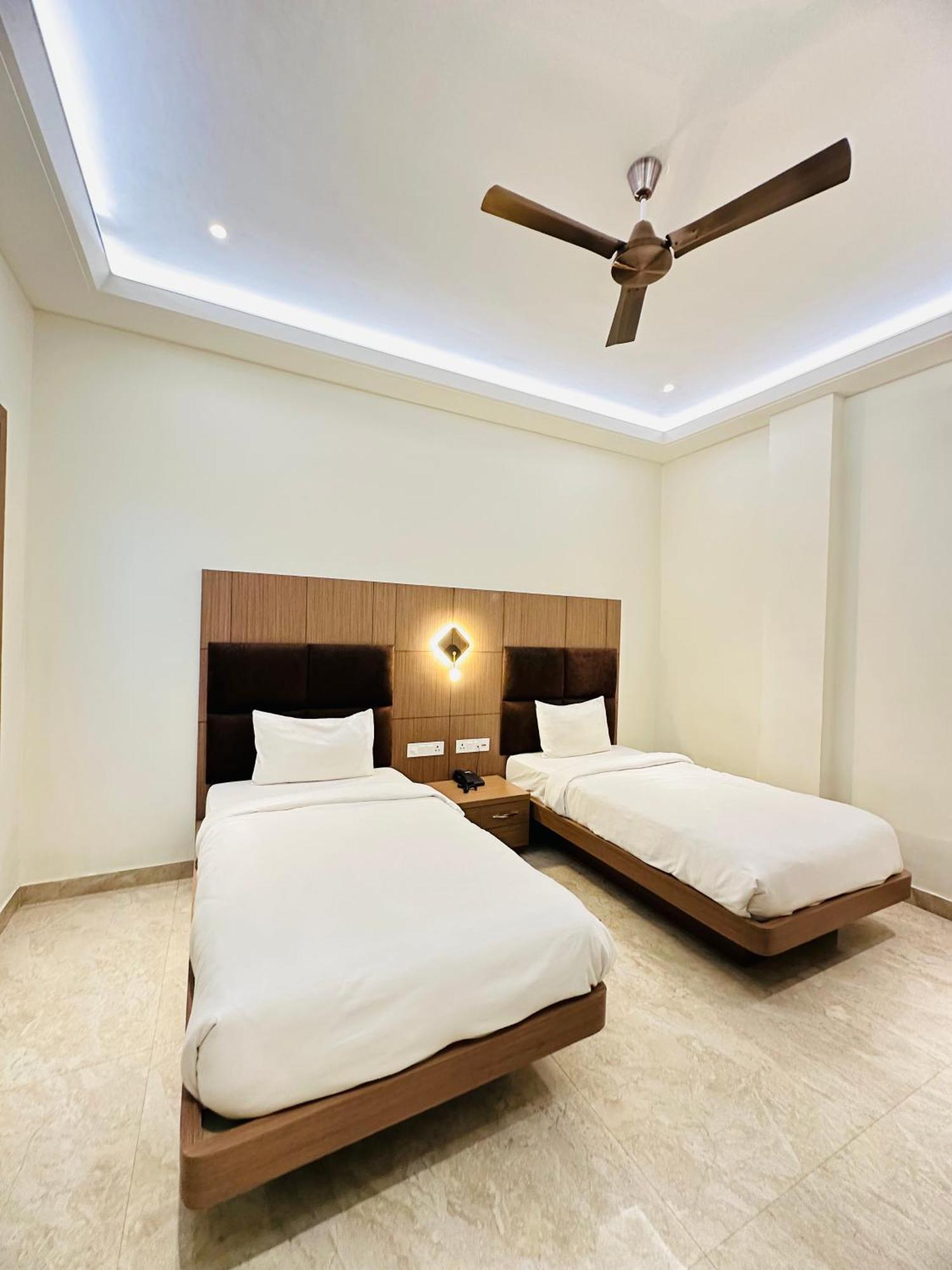 Hotel Lotus Inn Sirsa Εξωτερικό φωτογραφία