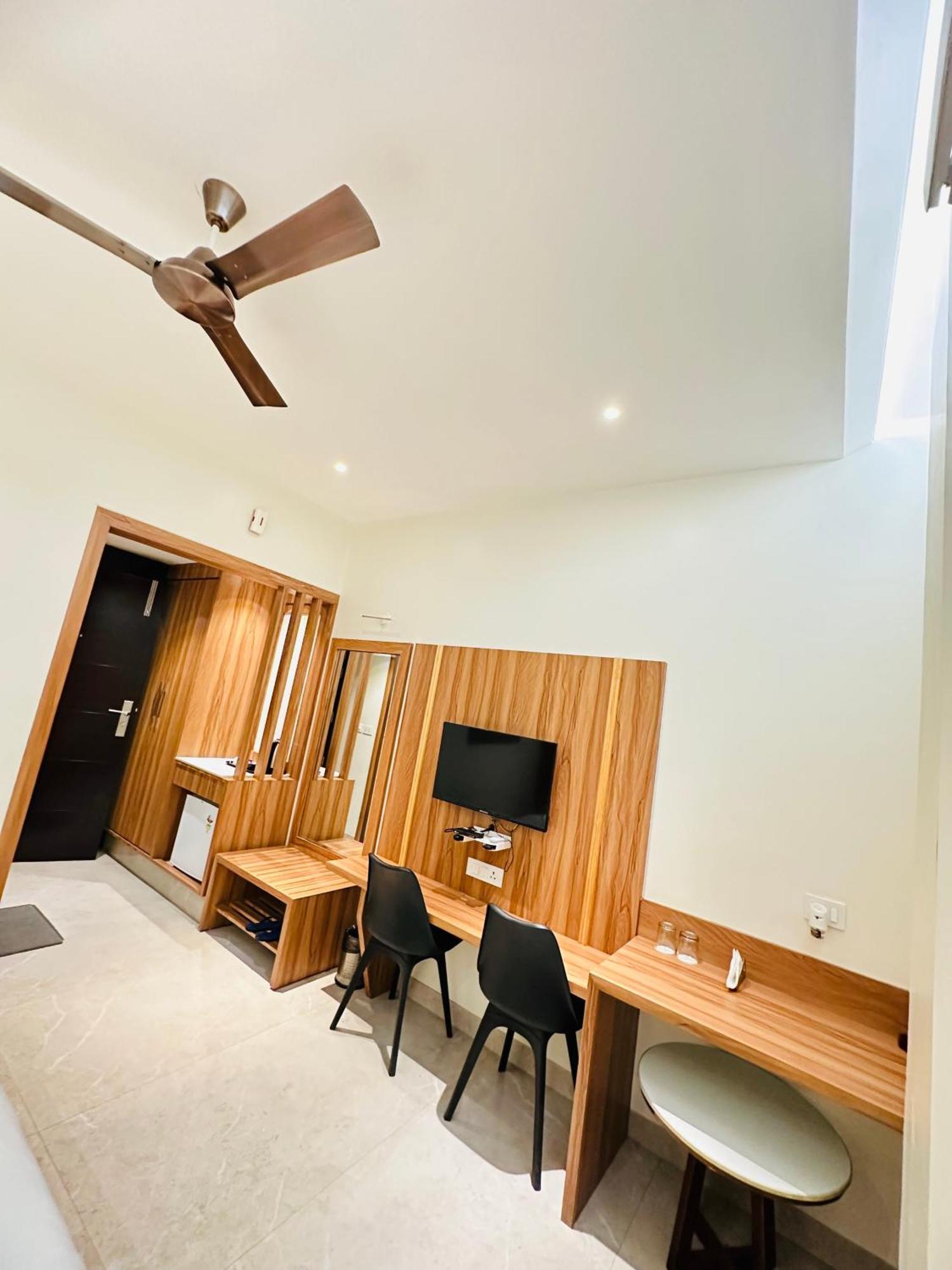 Hotel Lotus Inn Sirsa Εξωτερικό φωτογραφία